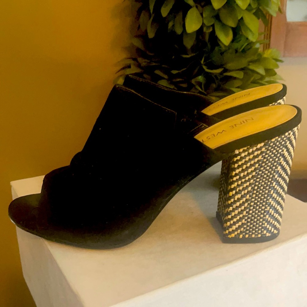 Lightly worn Nine West Mules with cute heel!